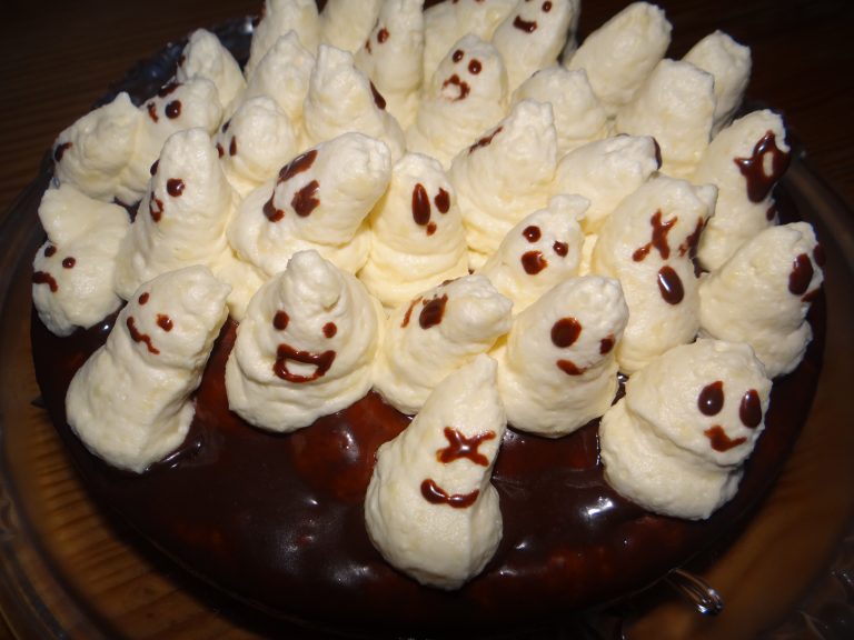 Gâteau d&rsquo;Halloween à la citrouille et sa nuée de fantôme mousse chocolat blanc
