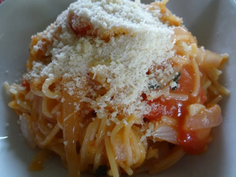 One pot pasta : Tomate & piment d&rsquo;espelette